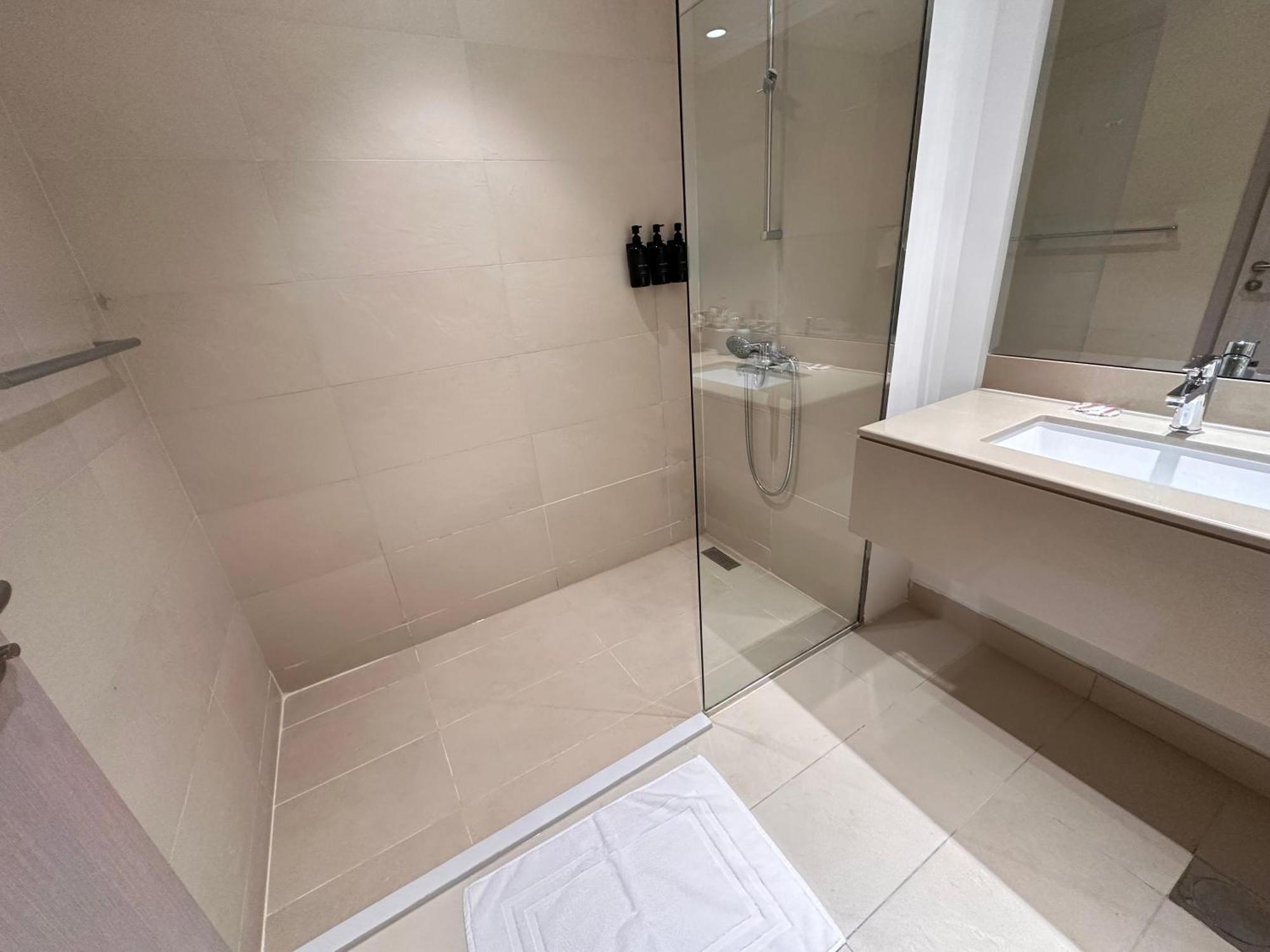 Stunning 2 Bedroom, 4beds In Yas Island ! 6 Guests *