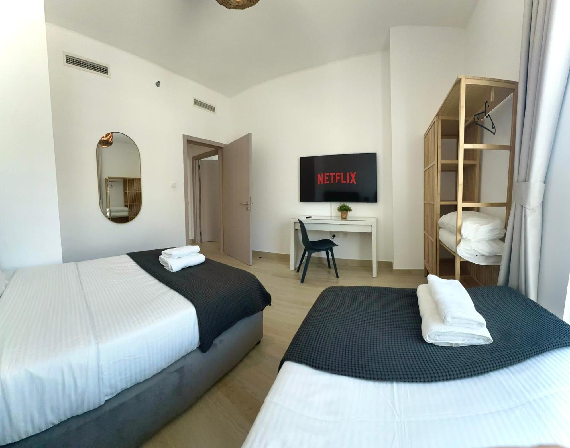 Stunning 2 Bedroom, 4beds In Yas Island ! 6 Guests * Abu Dhabi