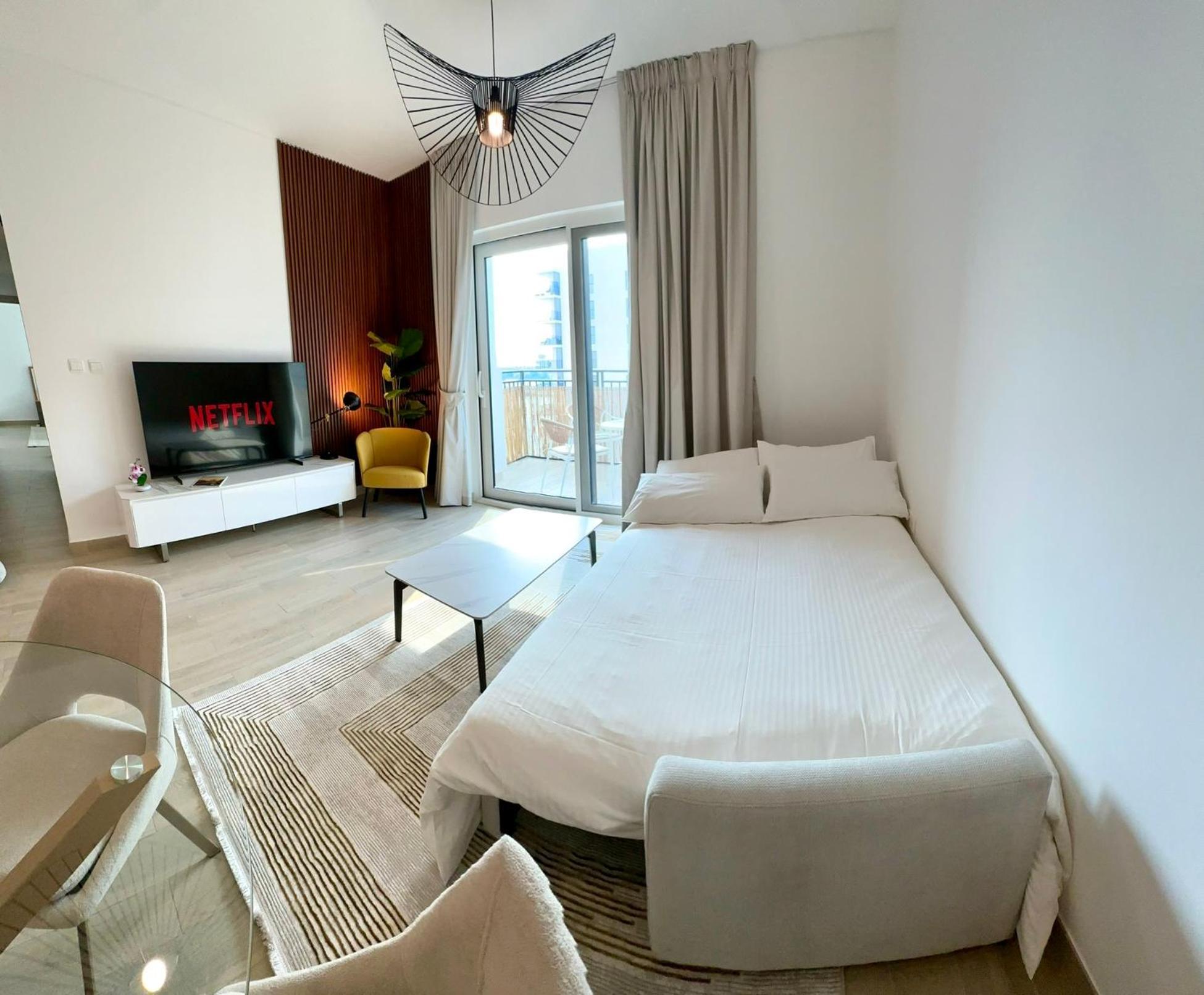 Stunning 2 Bedroom, 4beds In Yas Island ! 6 Guests Apartment *