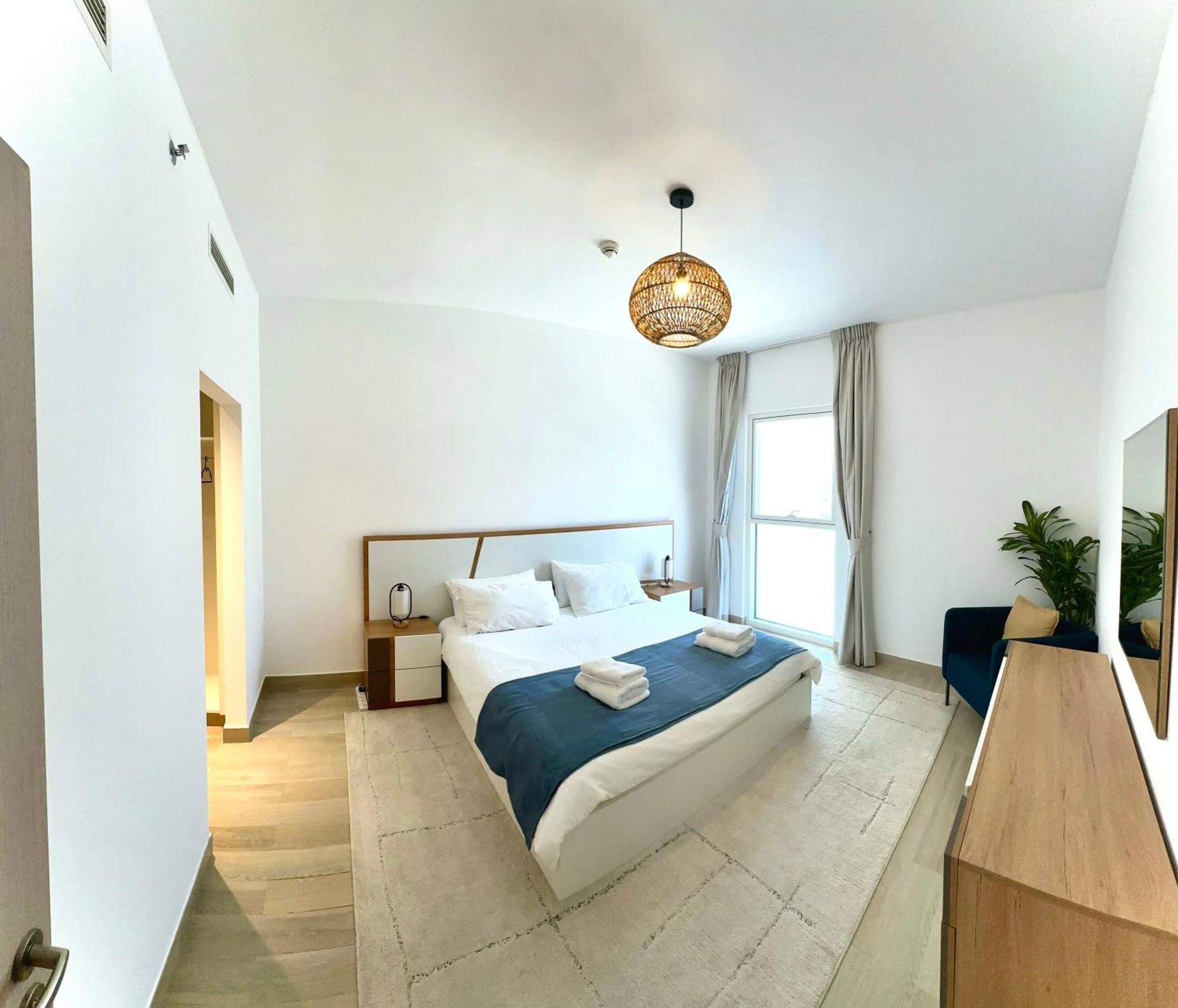 Stunning 2 Bedroom, 4beds In Yas Island ! 6 Guests Apartment